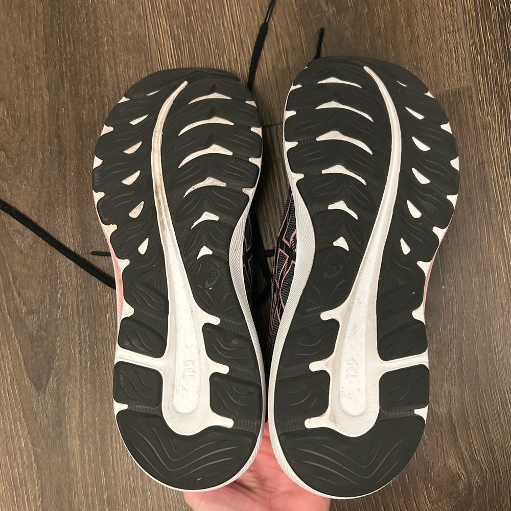 ASICS Black and Gray Running Shoes - Picture 4 of 7